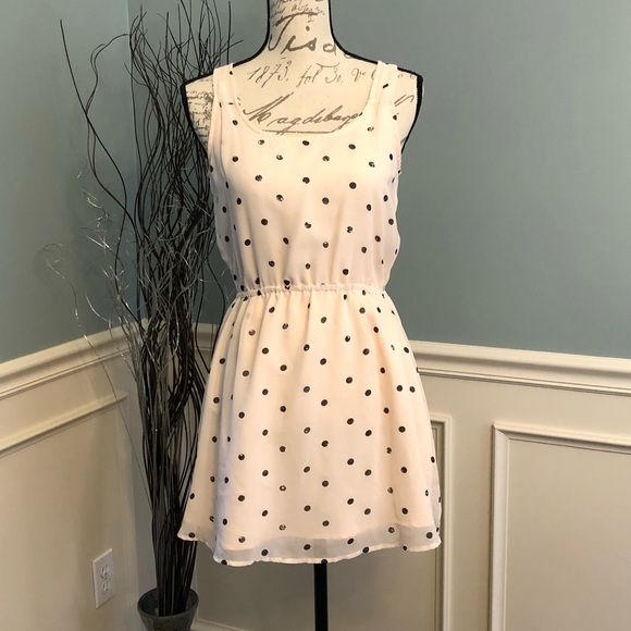O’Neill Open Back Sundress w Black Polka Dots - Picture 4 of 9